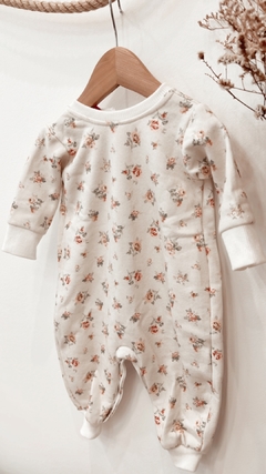 PIJAMA FRIZA FLORES CRUDO - comprar online