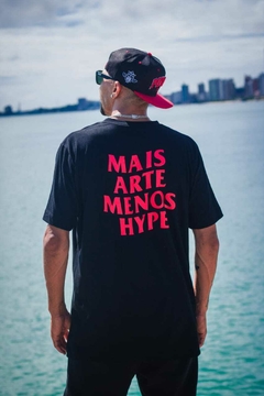 Camiseta Power Caps Mais Arte Menos Hype na internet