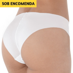 Calcinha DeMillus. Adere ao corpo, sem elásticos nas cavas, sem elásticos na cintura. Cores: vermelho, Branco, Preto e Bege. Tamanhos: PE, ME, GR, EG, XG.