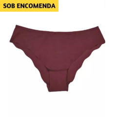 Calcinha Biquíni Virtuel DeMillus 016498. Adere ao corpo, corte a fio, sem elástico nas cavas. Confortável e não marca a roupa. Costas cavadas e cintura baixa. Cores: vermelho, azul-marinho, branco, preto, vinho, marrom e bege. Tamanho: PE, ME, GR e EG.