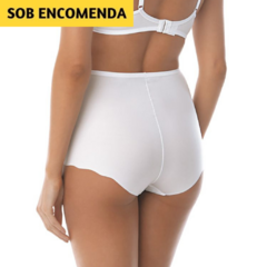 Calcinha Calça Clássica Virtuel DeMillus 057498. Adere ao corpo, corte a fio, sem elástico nas cavas. Confortável e não marca sob a roupa. Cores: vermelho, preto, azul-marinho, branco, vinho, bege e marrom. Tamanho: PE, ME, GR, EG, XG.