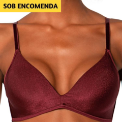 Leve e confortável em elastano light. Frente inteira em espuma moldada, anatômica e super macia. Sem aro. Barbatanas nas laterais. Acomoda os seios de forma natural. Nas cores preto, branco, rosa, bege e vinho.