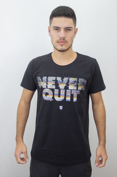 CAMISETA NEVER QUIT