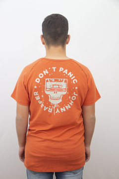 CAMISETA DON'T PANIC na internet