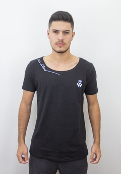 CAMISETA NEW CLOTHING PRETA