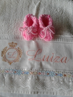 Toalha bordada nome Luiza e sapatinho rosa - comprar online