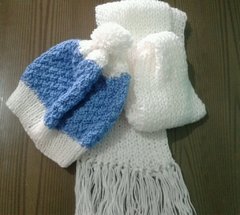 Conjunto de Trico Manual Branco e Azul - Ateliê Artetramas Tricô | Toucas e Luvas de Tricô Compre Sem Sair de Casa