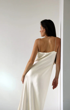 Vestido Noiva Clean Seda Minimalista - Atelier CV Couture
