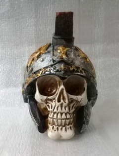 Skull with Helmet Small na internet