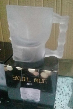 Caneca de Vidro Skull Mug fundo preto - comprar online