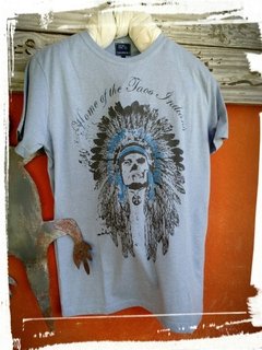 Remera de hombre color celeste melange estampa Indio