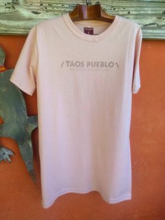 Remera de hombreTaos Pueblo lagartijas rosa melange, negra melange y gris melange