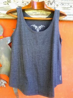 Musculosa de mujer bordado tatoo en espalda gris melange, negro melange