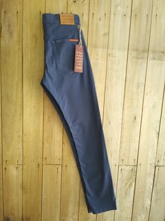 Pantalones de hombre de gabardina teñidos en prenda