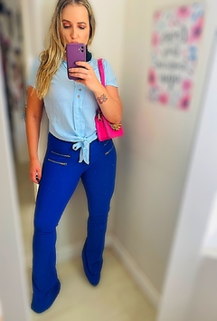 Calça flare azul marinho detalhe zíperes - comprar online