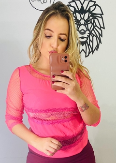 Blusa rosa manga longa tule tela arrastão P