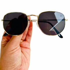 Óculos de sol Jayson hexagonal dourado lentes pretas - comprar online