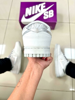 Dunk Low Premium Branco/Prata na internet