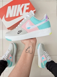 Nike Air Force Holografico Cinza/Rosa/Verde