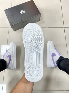 Air Force 1 Premium Branco/Lilás - Drop TM