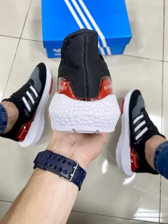 Adidas ultra boost preto/vermelho na internet