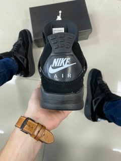 Nike Air Jordan 4 Preto na internet