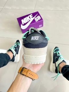 DUNK LOW PREMIUM OFF WHITE PRETO/VERDE na internet