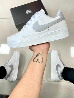 Air Force 1 Premium Branco/Prata