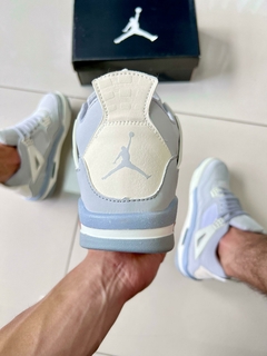 Nike Air Jordan 4 Cinza/Off-White na internet