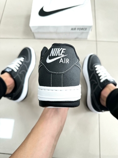 Air Force Premium Black White na internet