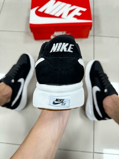 Nike SB Adversary Preto/Branco na internet