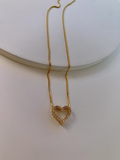 Colar coração cravejado de zirconia folheado em ouro 18k - CONJ244D - comprar online