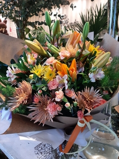 Ramo Nuvilis con Mix de flores combinadas tonos pasteles