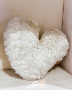 Almohada en forma de corazón nordico! en internet