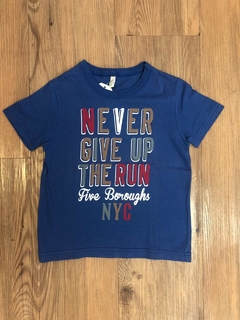 T-shirt Never Give Up Benetton na internet