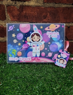 Kit com 5 maletas de colorir lembrancinha menina astronauta com 31 itens completo