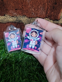 20 chaveiros tema menina astronauta embalados - loja online
