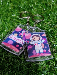 30 chaveiros tema menina astronauta embalados - comprar online