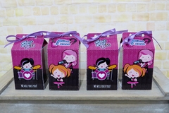 Kit com 20 caixinhas milk com fita e personalizadas - tema Rock girls na internet