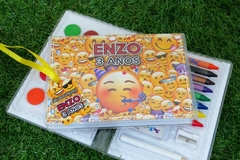 Kit com 8 estojos de pintura lembrancinha Emoji com 31 itens completo - Festinha Legal