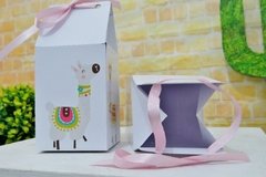 Imagem do Kit com 15 caixinhas milk com fita e personalizadas - tema Lhama