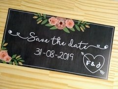 Plaquinha Save the Date com iniciais do casal - comprar online