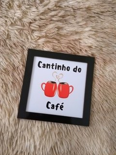 Quadrinho Cantinho do Café com xicrinhas vermelhas na internet