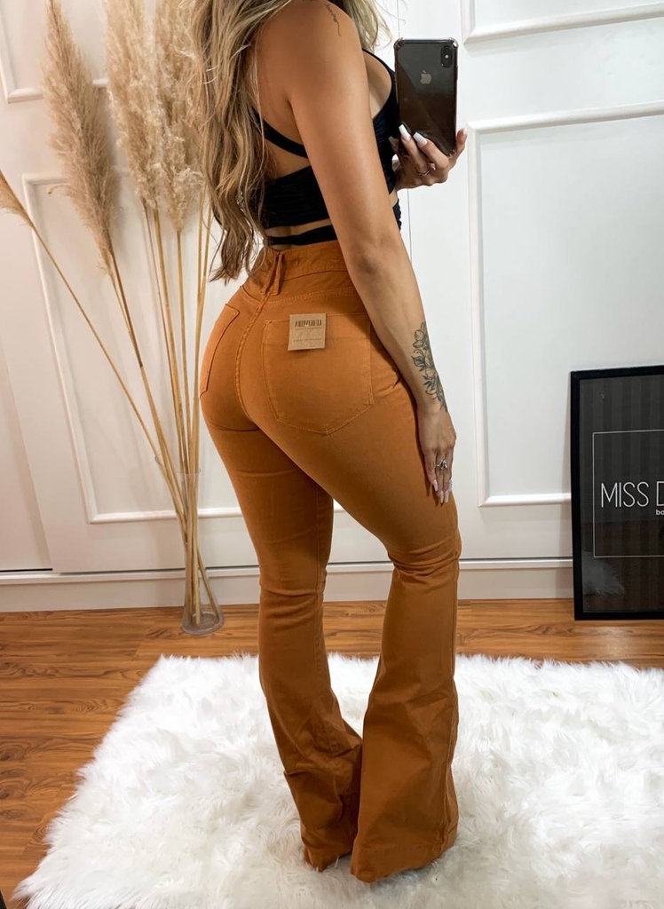 Calça store caramelo flare