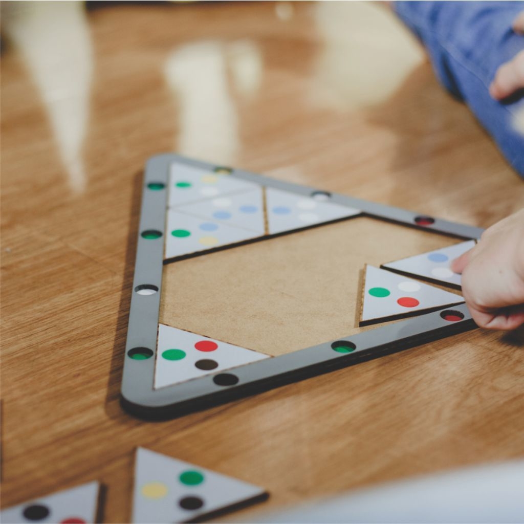 jogo de dominó cores - Educação Inclusiva
