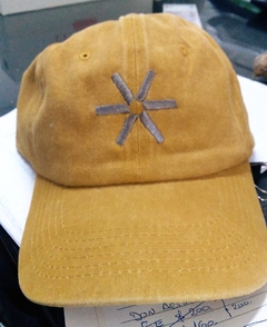 GORRAS VINTAGE BORDADAS CON LOGO.