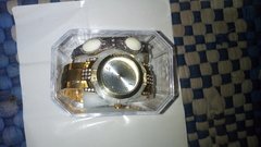 Relógio luxo dourado detalhado top