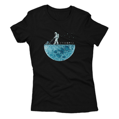 Camiseta Astronaut Weeding The Moon na internet