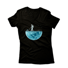 Camiseta Gola V Astronaut Weeding the Moon na internet