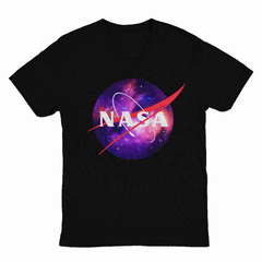 Camiseta Gola V Nasa Nebulosa Roxa